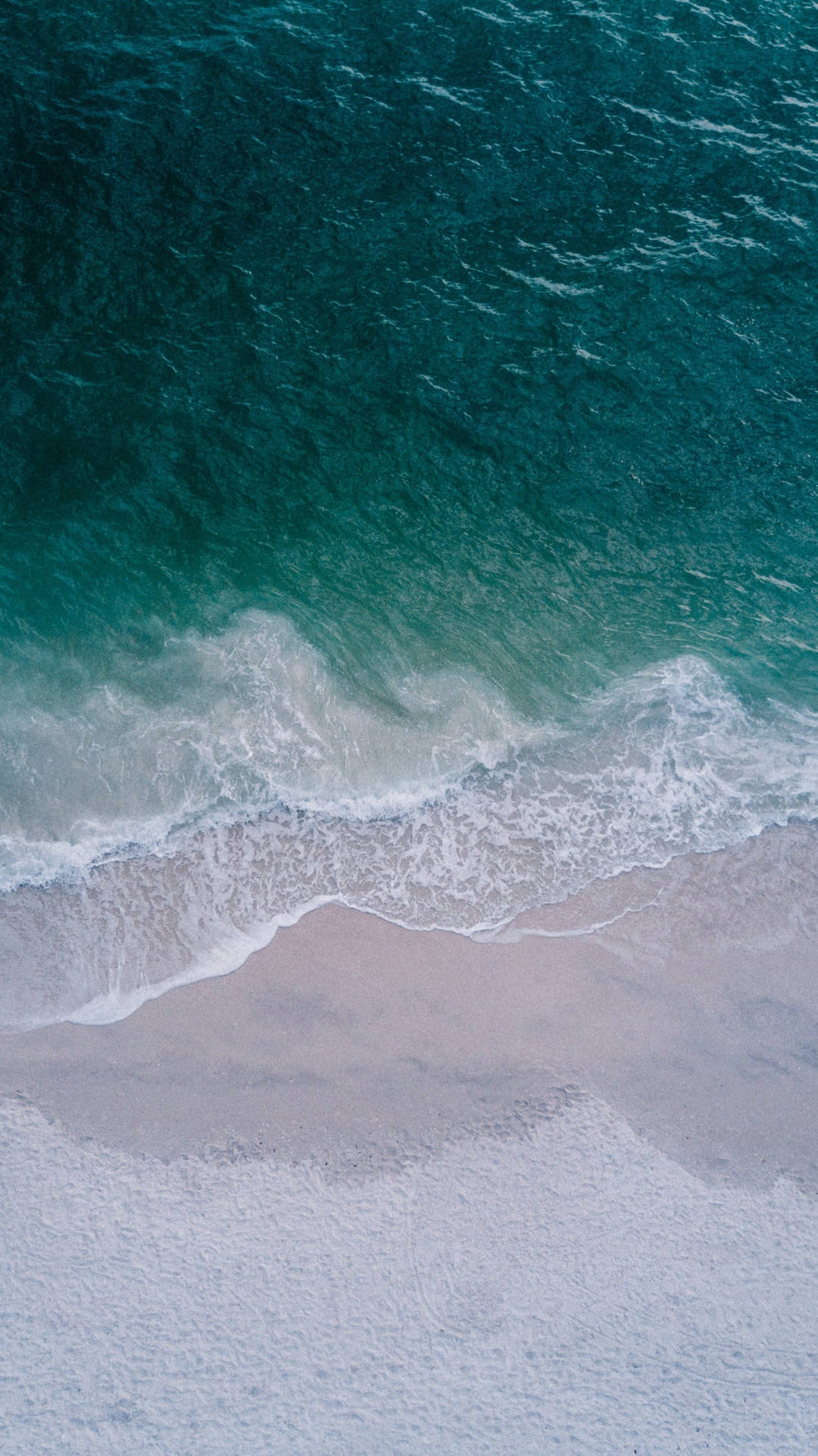 4k Iphone Waves At White Sand Beach Wallpaper