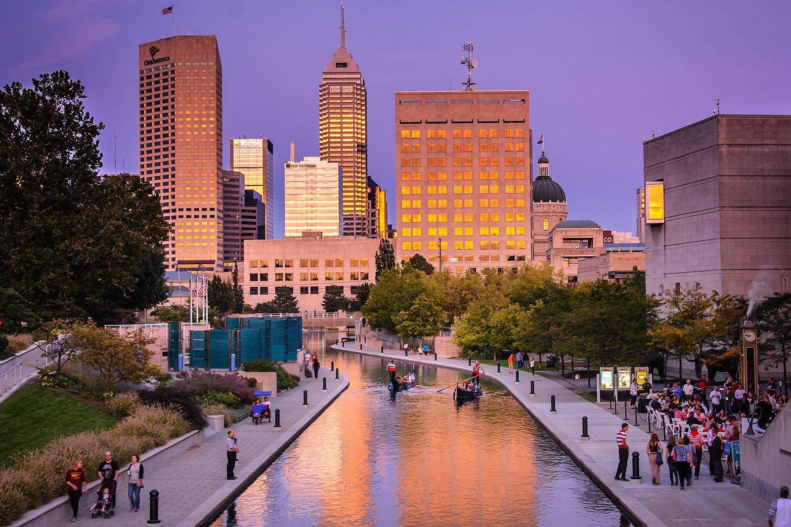 A Picturesque Day On The Downtown Indianapolis Canal Walk Wallpaper