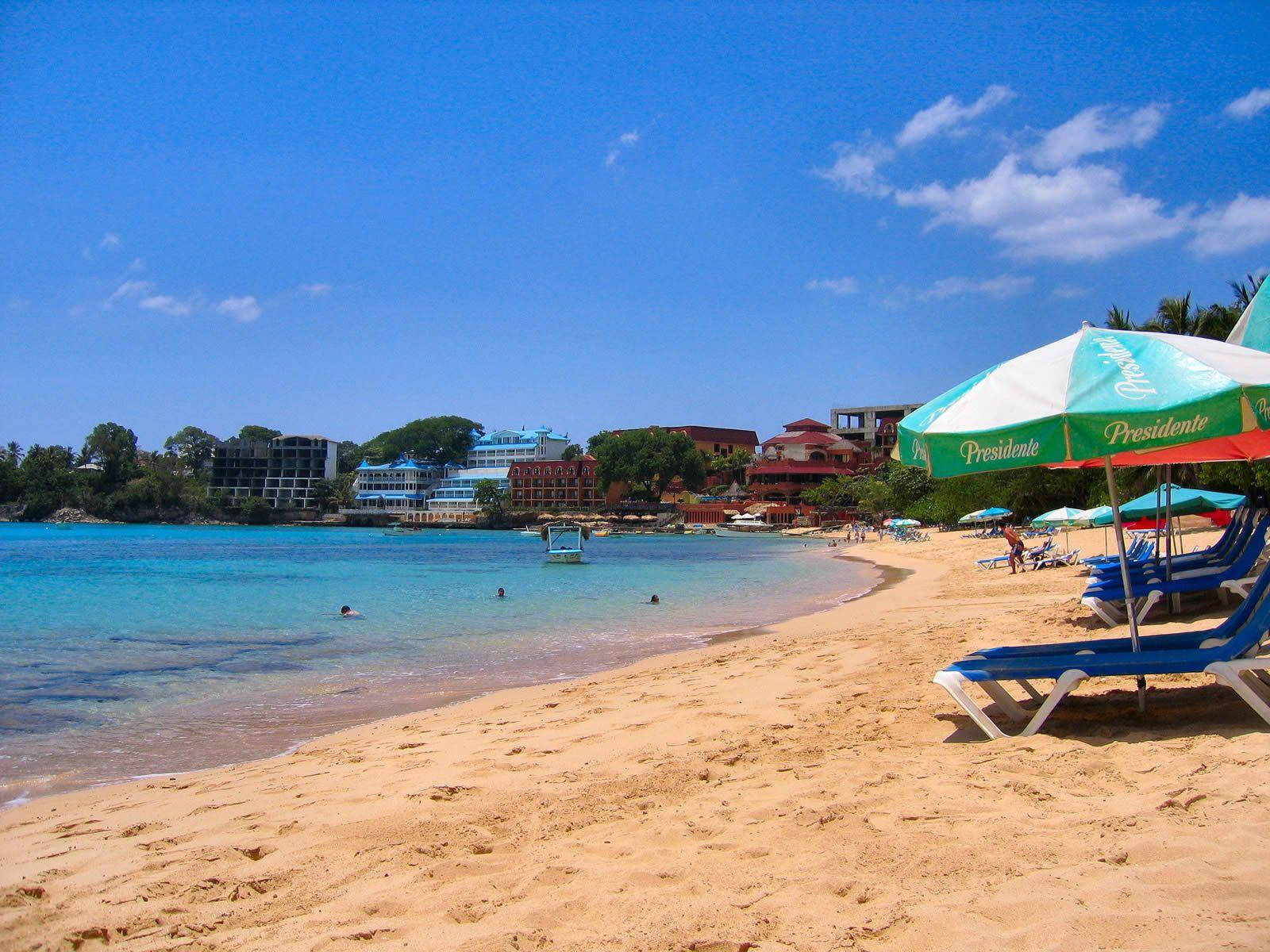 A Scenic View Of The Breathtaking Dominican Republic Beach Wallpaper