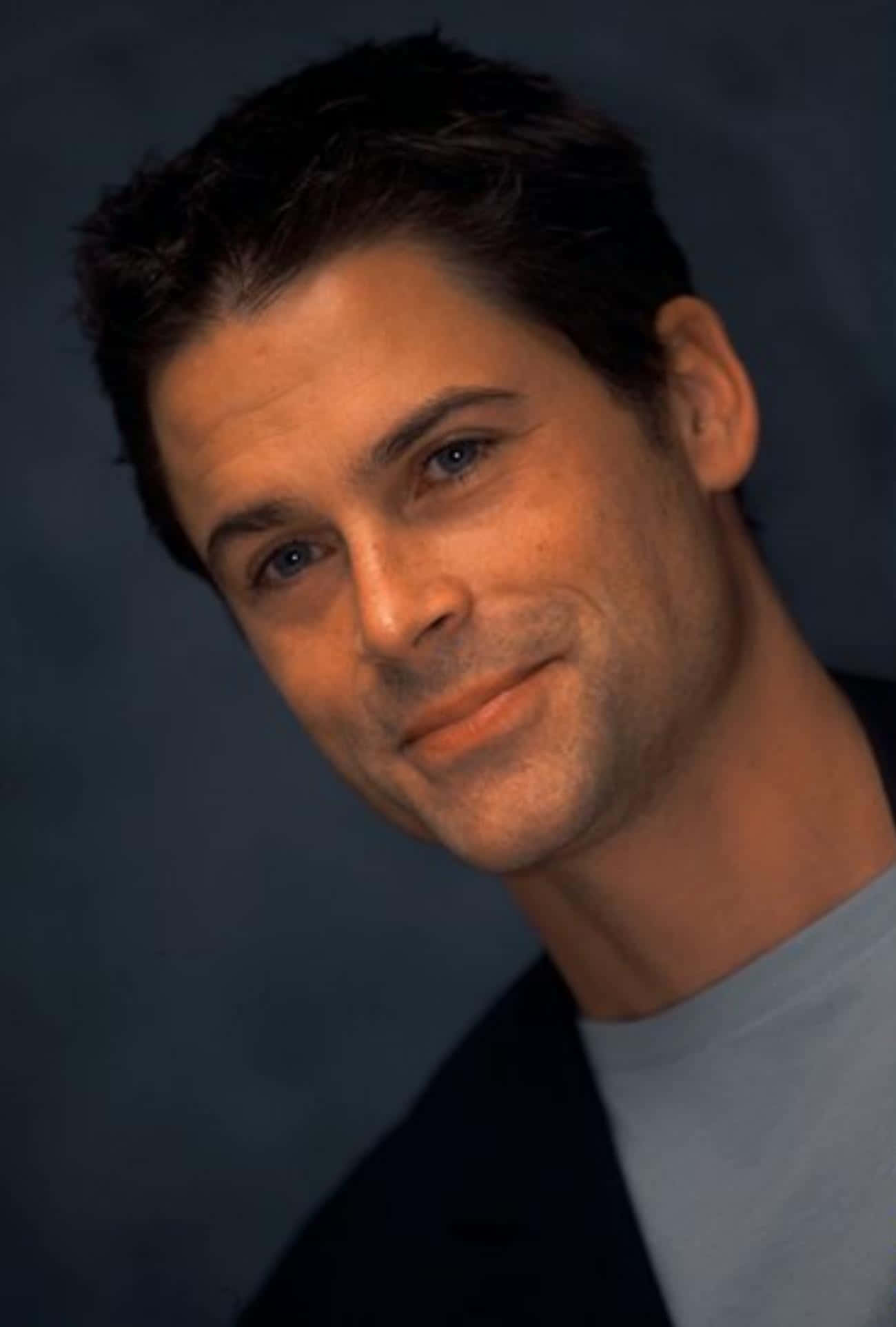 Actor Rob Lowe Poses For A Photo Wallpaper