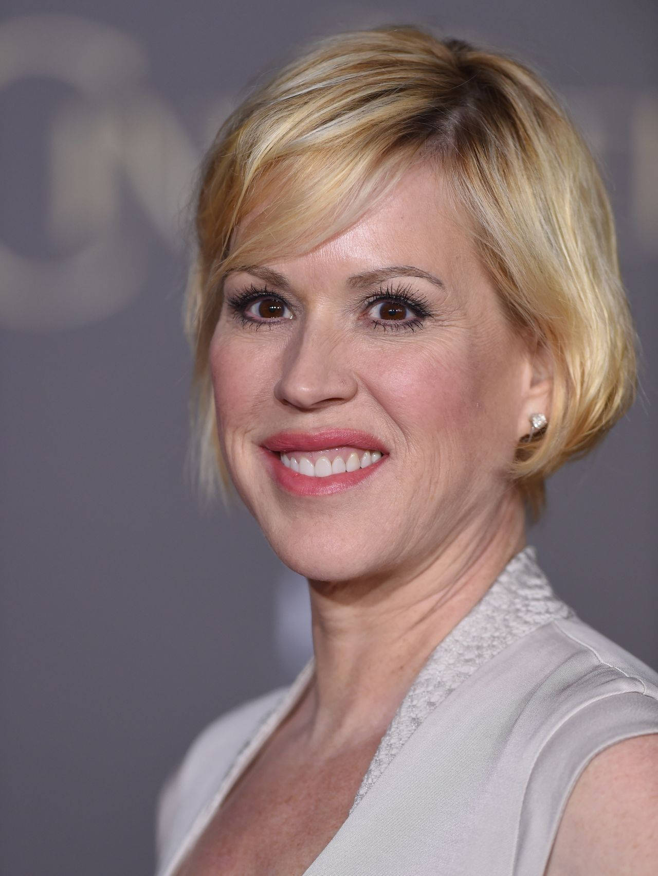 Actress Molly Ringwald With Blonde Pixie Hairstyle Wallpaper