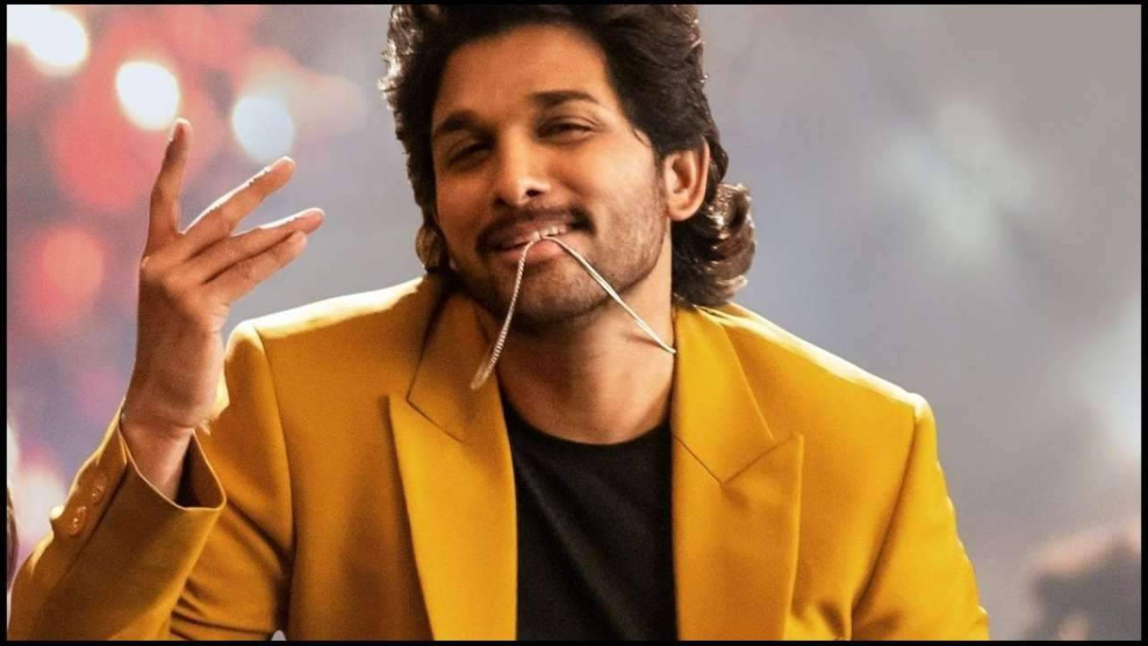 Allu Arjun Biting Necklace Wallpaper