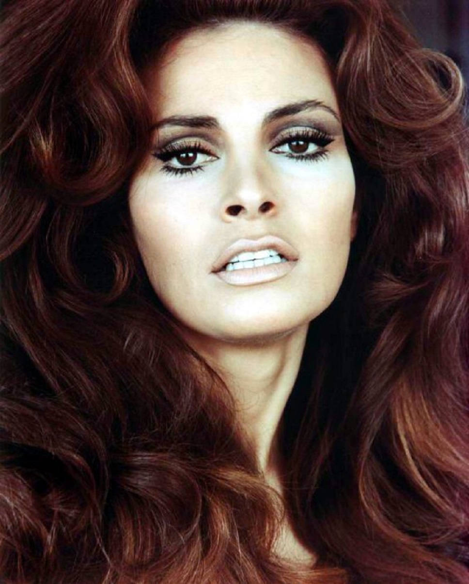 American Actress Raquel Welch 1970s Wallpaper