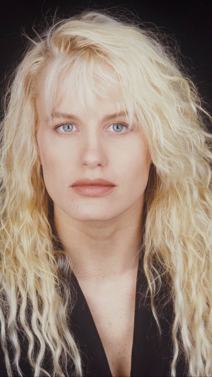 American Performer Daryl Hannah Wallpaper