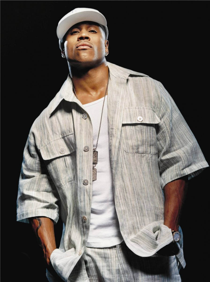 American Rapper Ll Cool J Gray Dapper Outfit Wallpaper