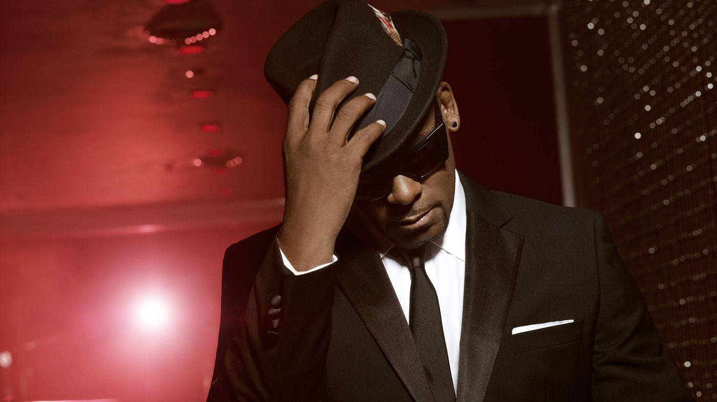 American Singer R Kelly In Black Suit Wallpaper