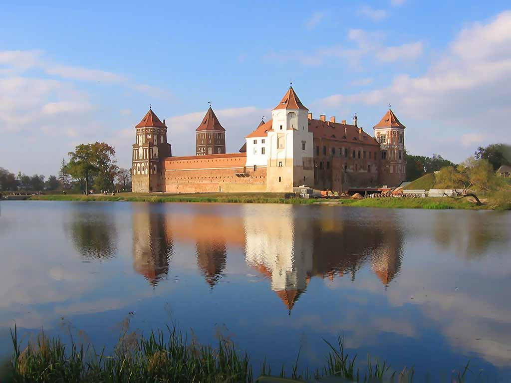 Ancient Belarus Castle Wallpaper