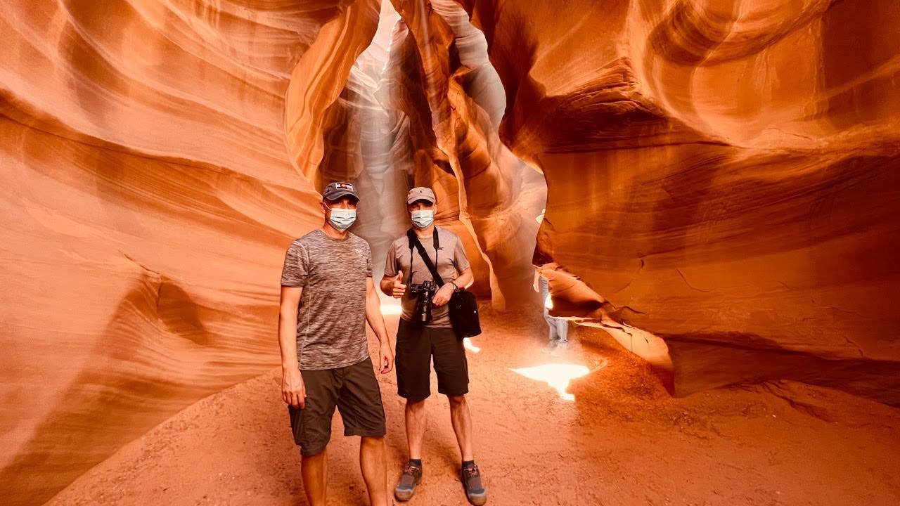 Antelope Canyon Tourist Wallpaper