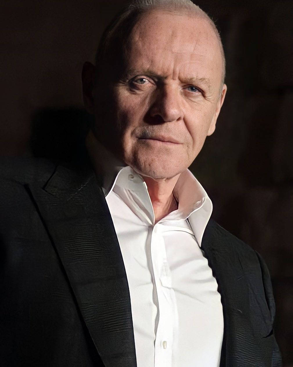 Anthony Hopkins In Suit Wallpaper