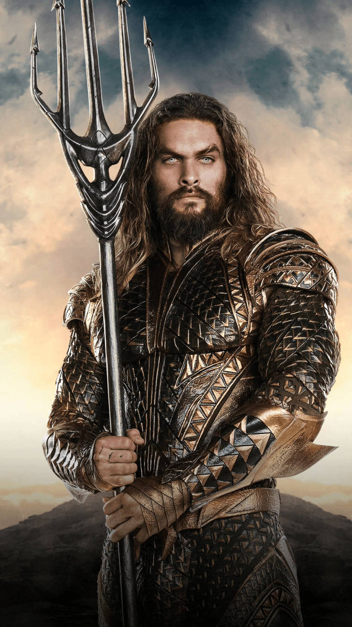 Aquaman Wields A Trident Wallpaper