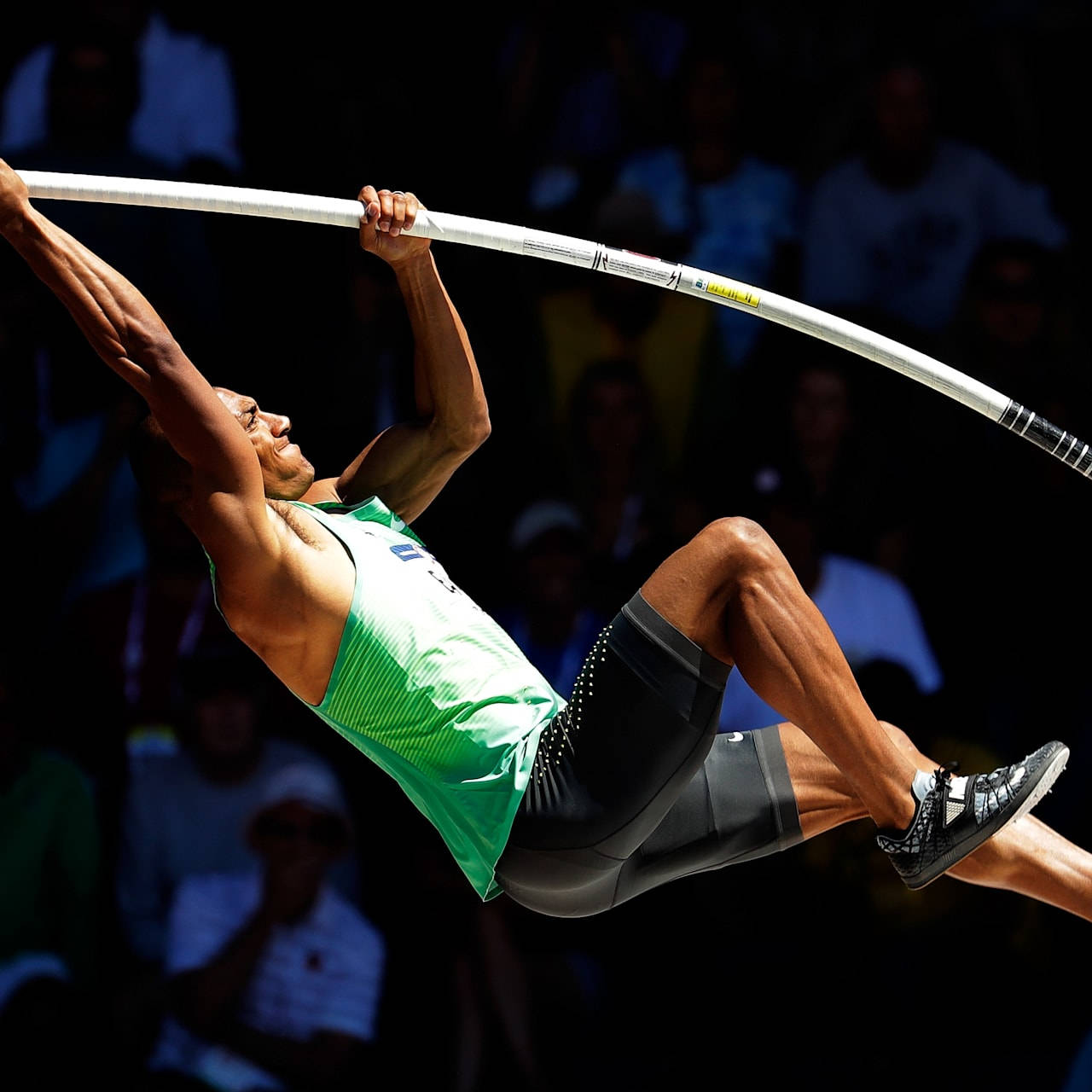 Ashton Eaton Olympic Pole Vault Athlete Wallpaper