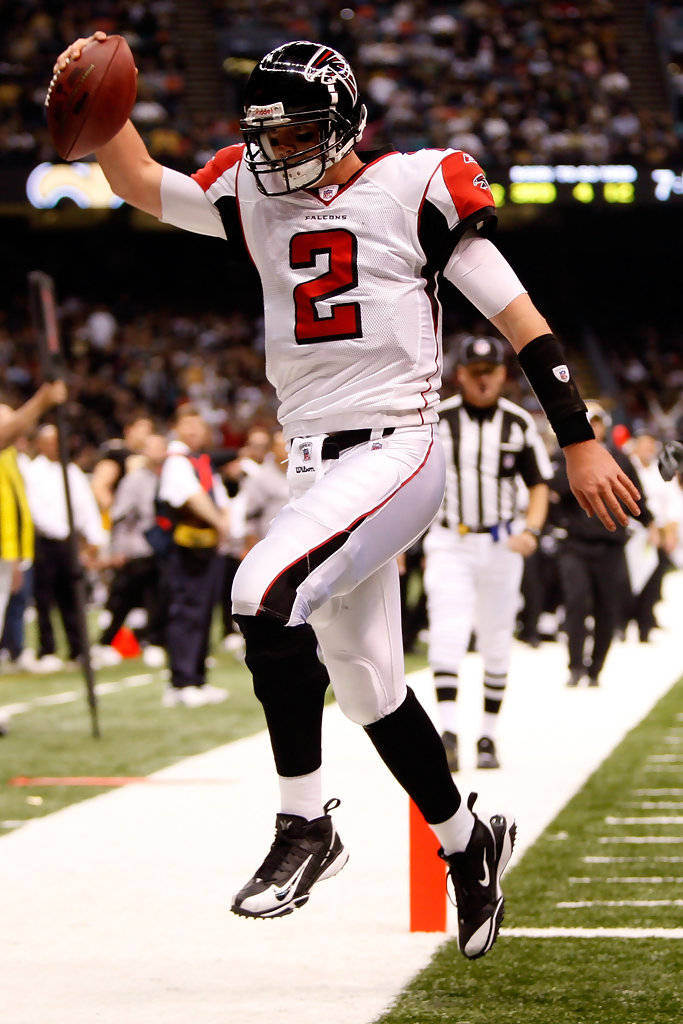 Atlanta Falcons Matt Ryan Jumping Wallpaper