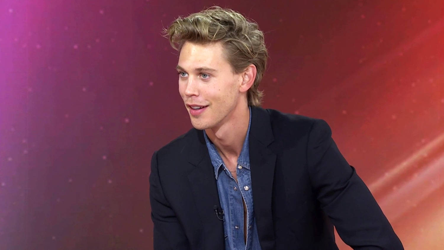 Austin Butler During Interview Wallpaper