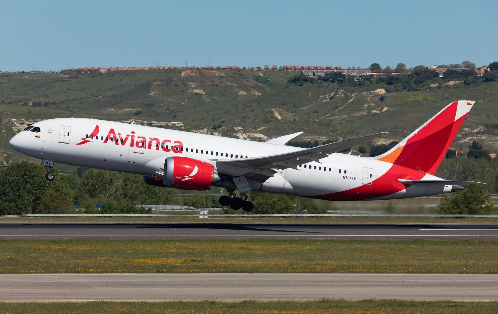 Avianca Airline Boeing 787-8 Dreamliner Take Off Wallpaper