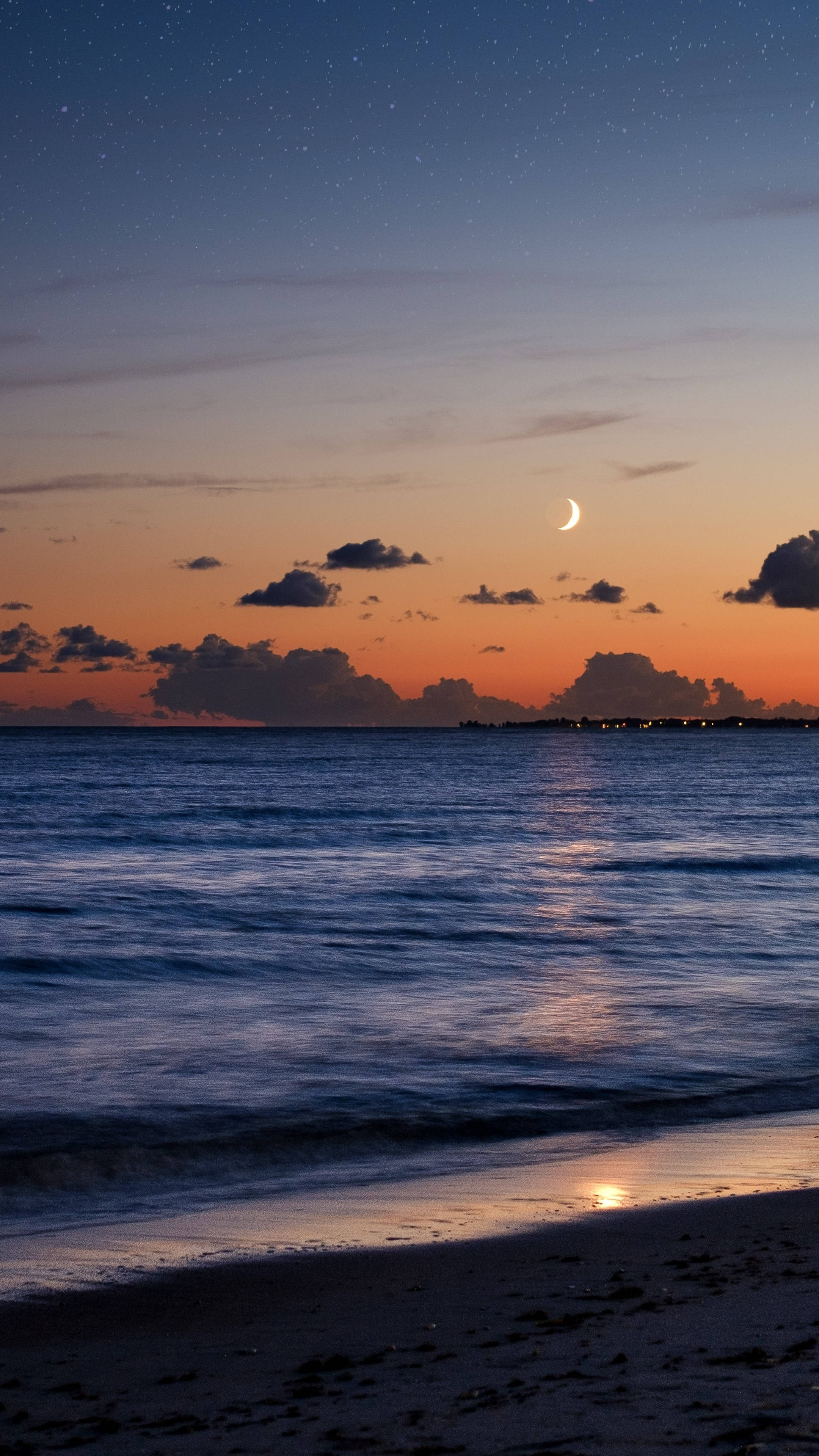 Beach Android With Moon Wallpaper