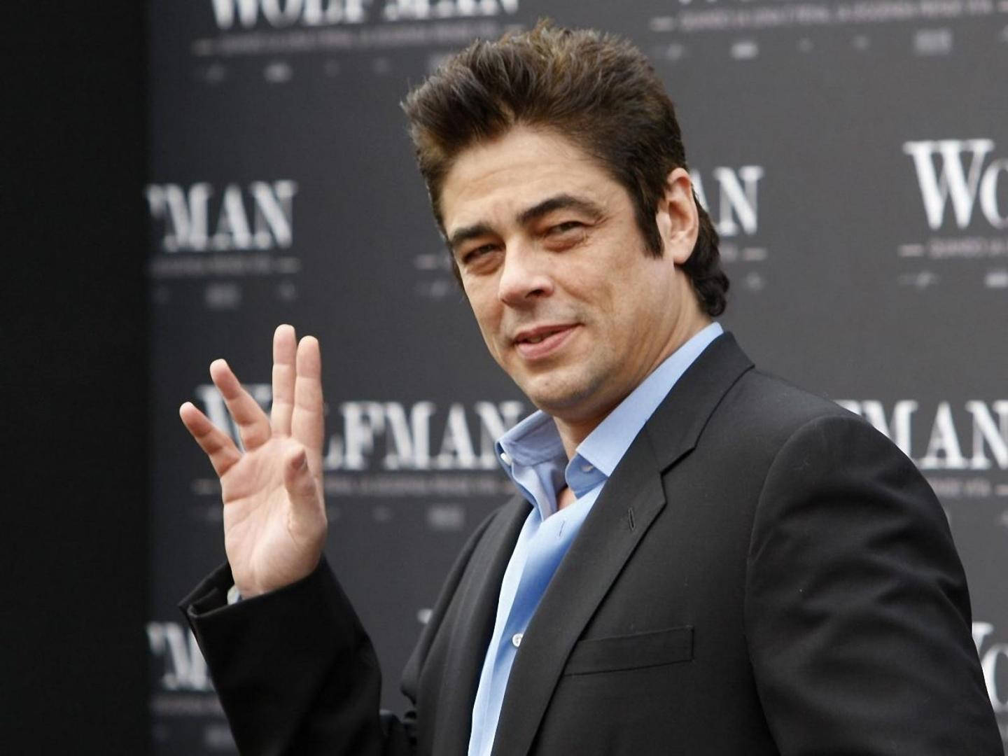 Benicio Del Toro The Wolfman 2010 Photocall Wallpaper