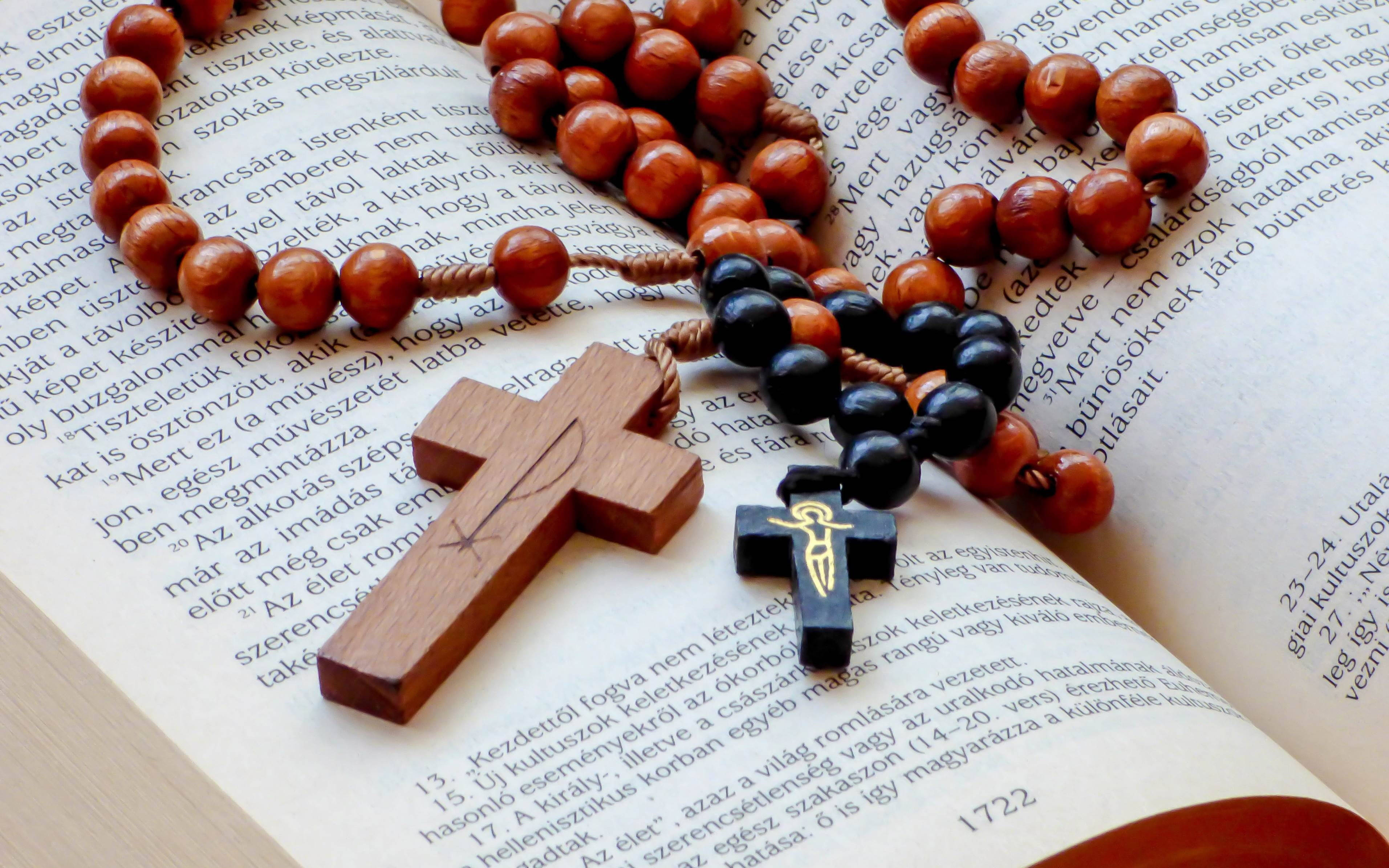 Biblical Rosary And Bible Wallpaper