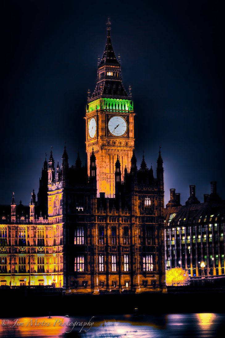 Big Ben Rising Up Wallpaper