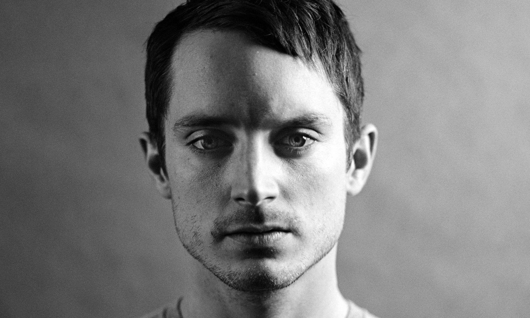 Black And White Elijah Wood Wallpaper