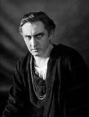 Black-haired John Barrymore Hamlet Wallpaper