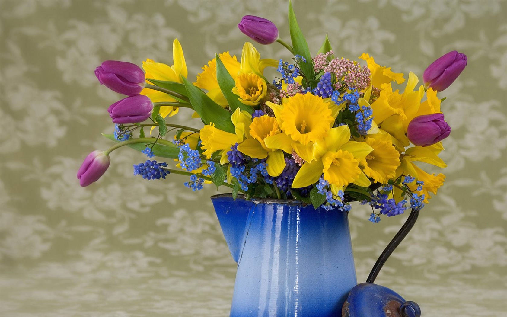 Blumen Flower Arrangement Wallpaper