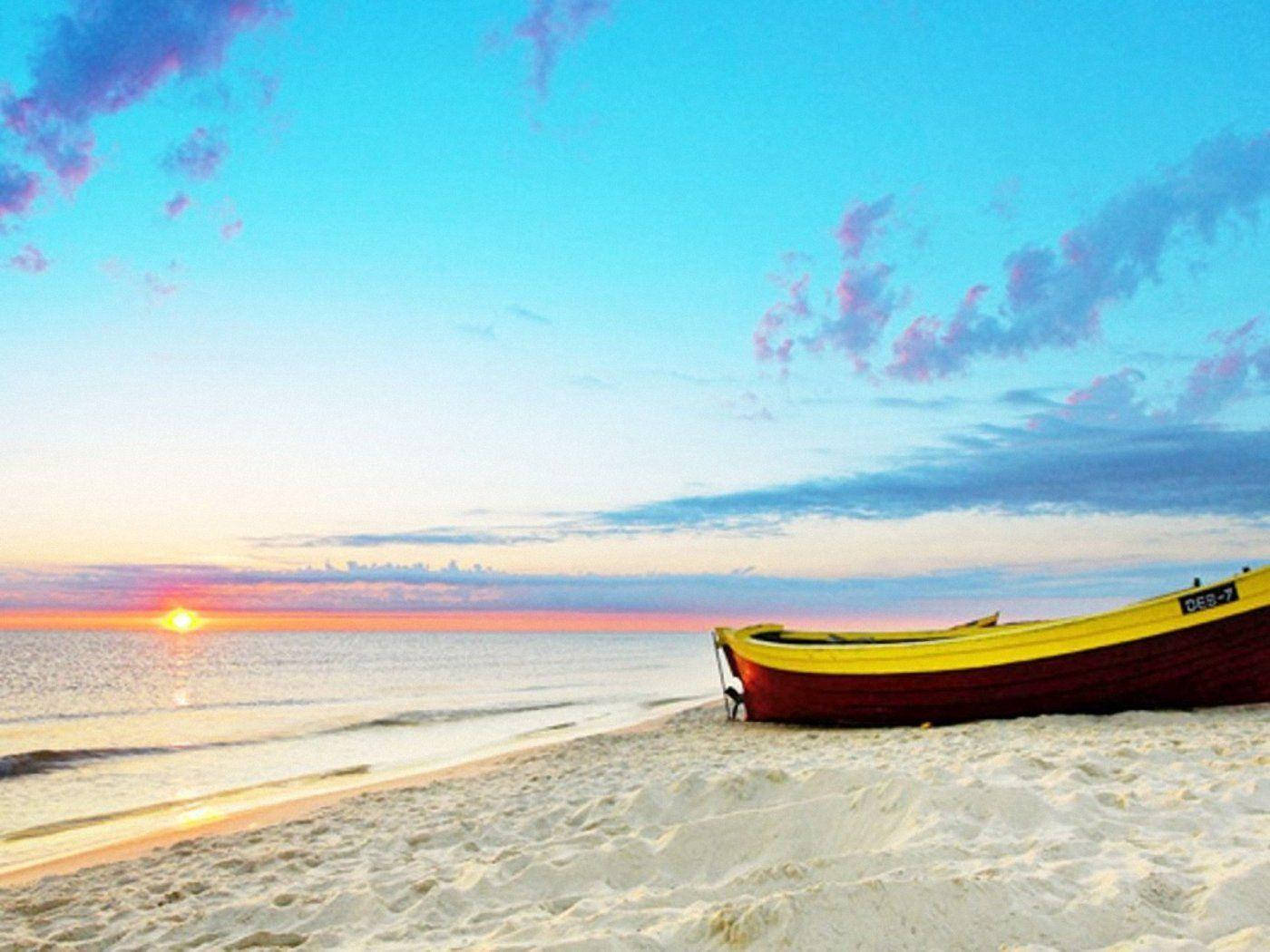 Boat Facing Sea At Cape Cod Wallpaper