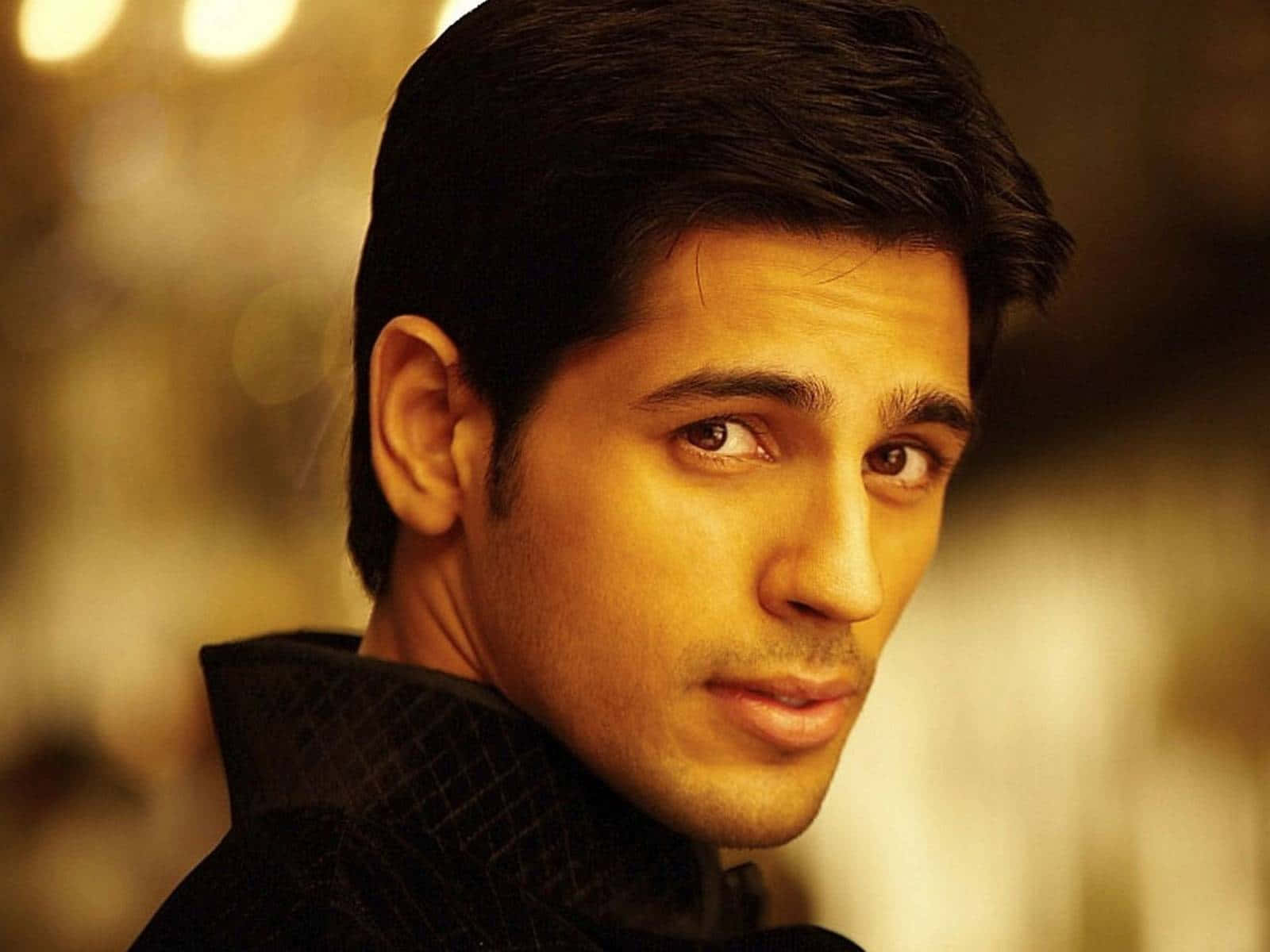 Bollywood Hero Sidharth Malhotra Closeup Shot Wallpaper