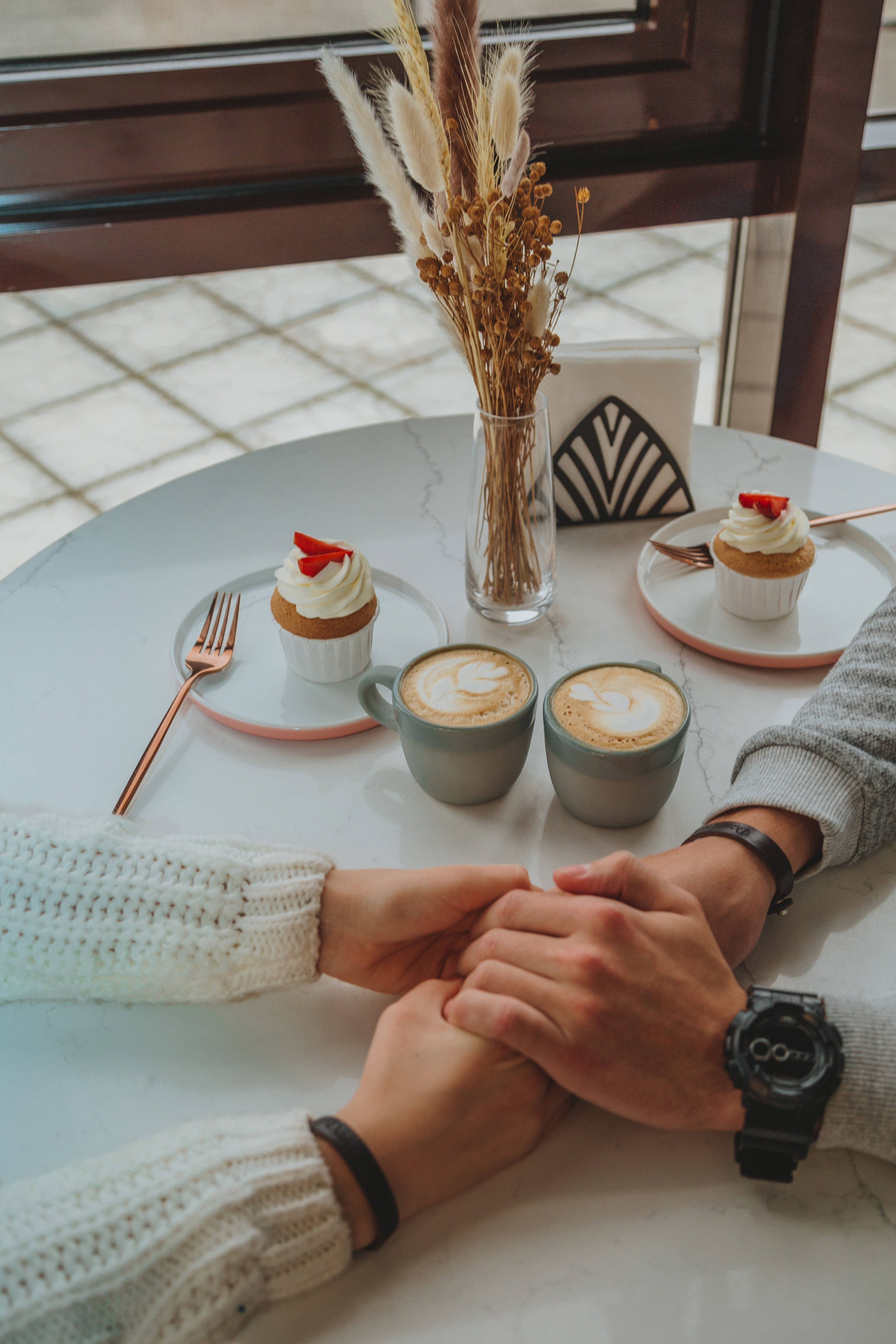 Boyfriend And Girlfriend Cupcakes And Coffee Wallpaper