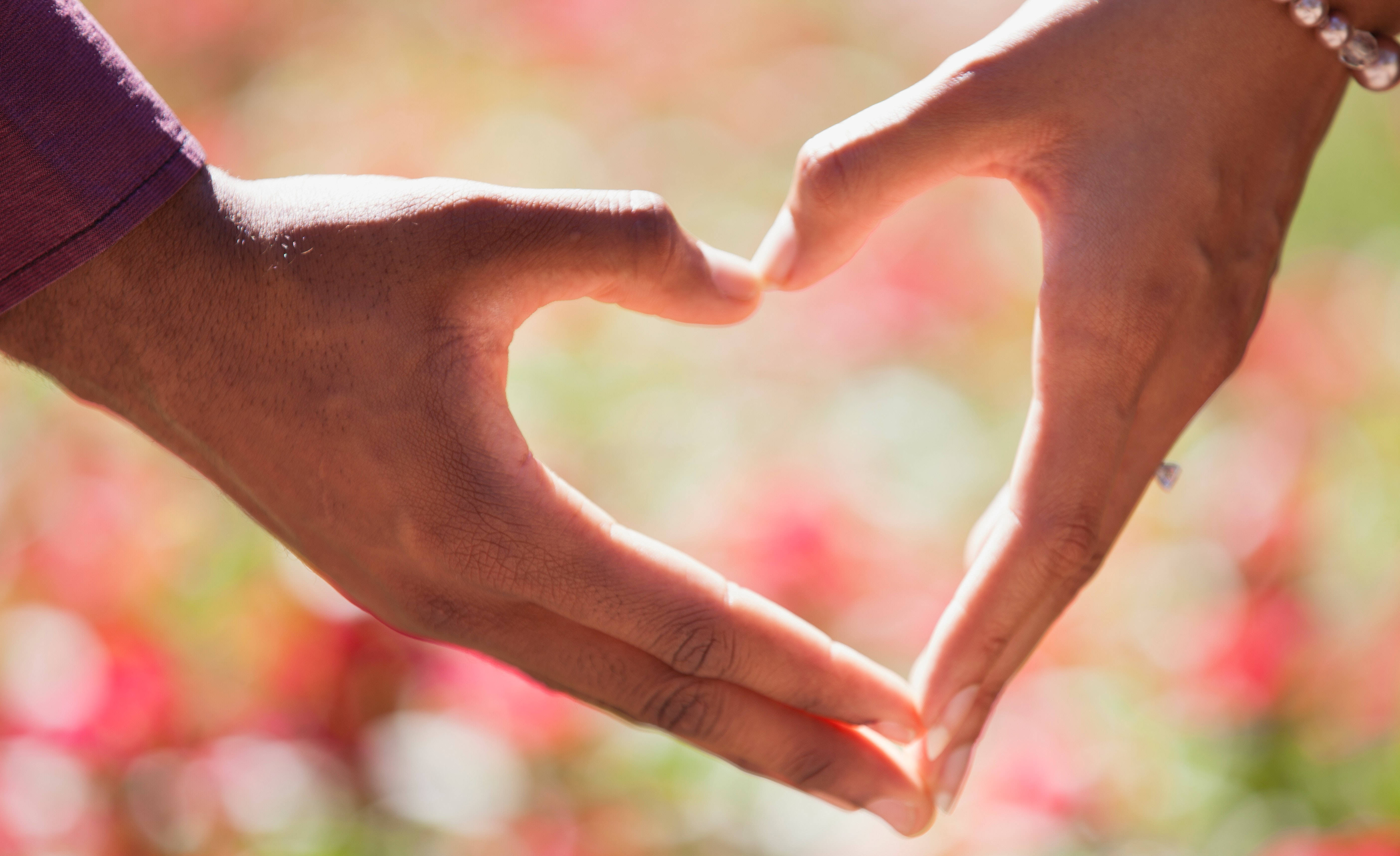 Boyfriend And Girlfriend Heart Hand Symbol Wallpaper