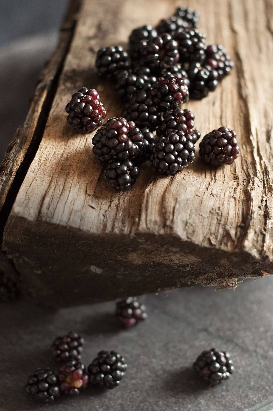 Boysenberry On Wooden Plank Wallpaper