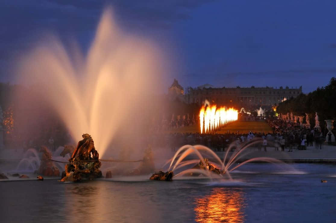 Breathtaking Night View Of Versailles Fountain Show Wallpaper