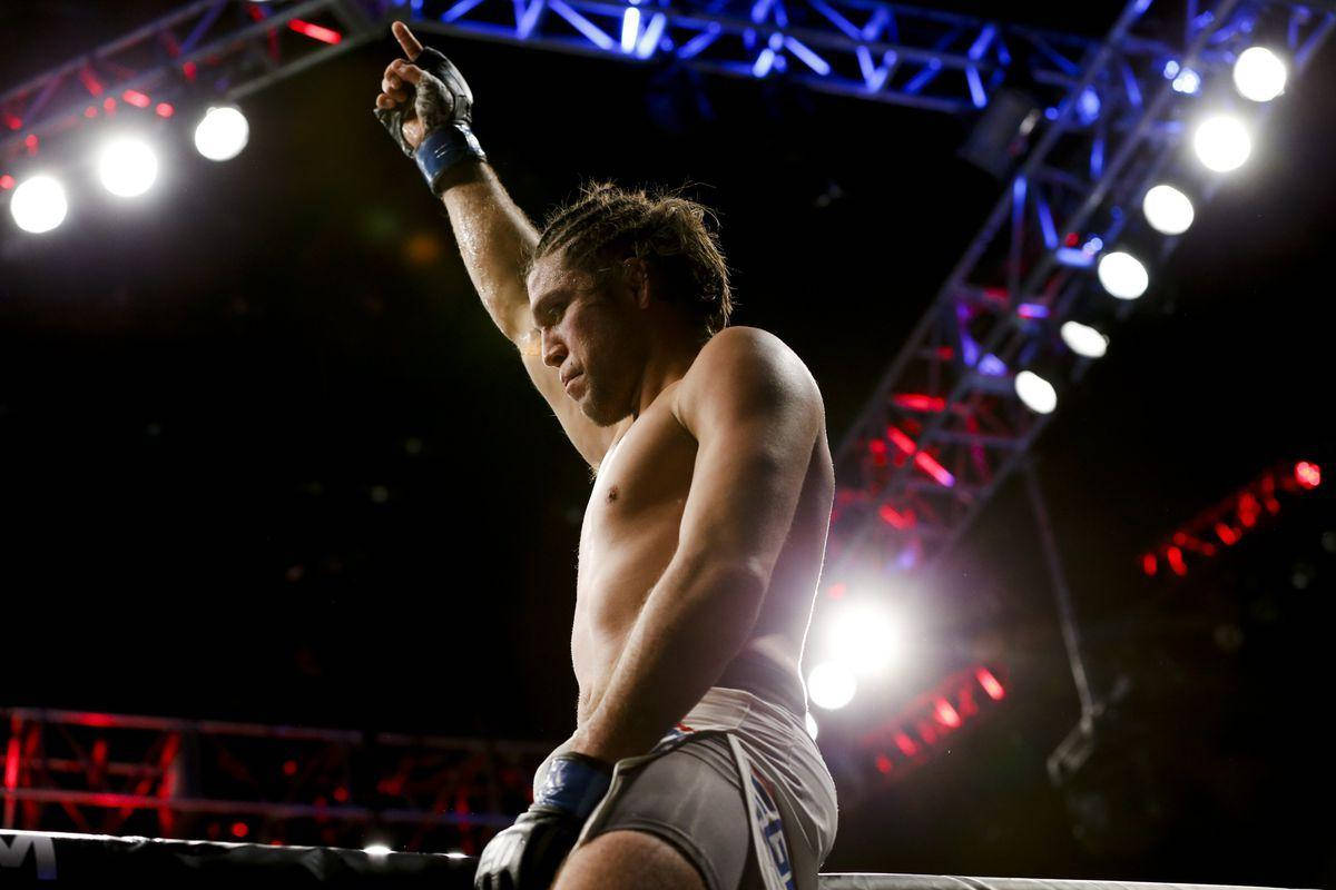 Brian Ortega Under Lights Ring Wallpaper