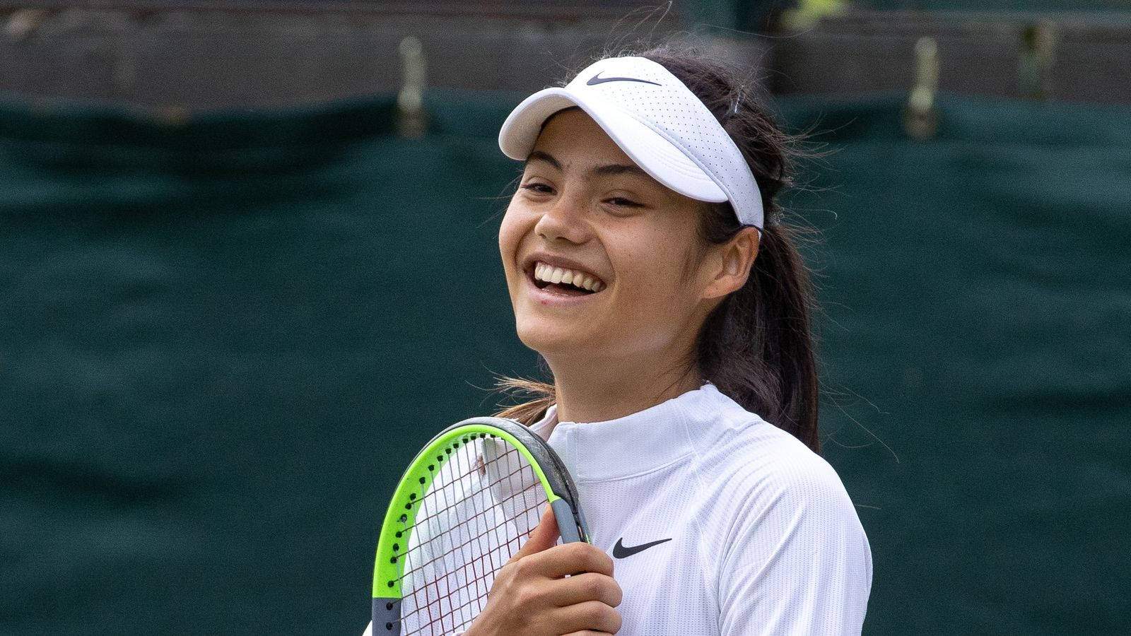 British Tennis Prodigy - Emma Raducanu’s Delightful Smile Wallpaper