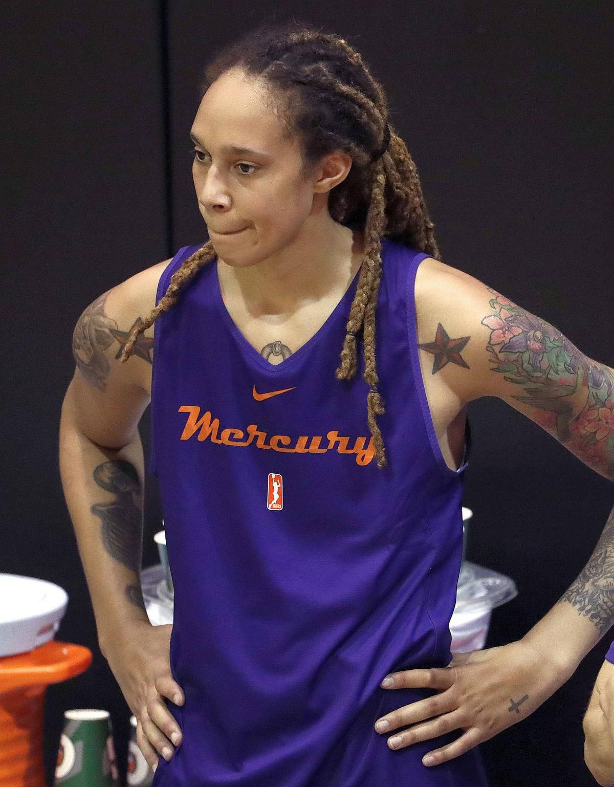 Brittney Griner Hands On Waist Wallpaper