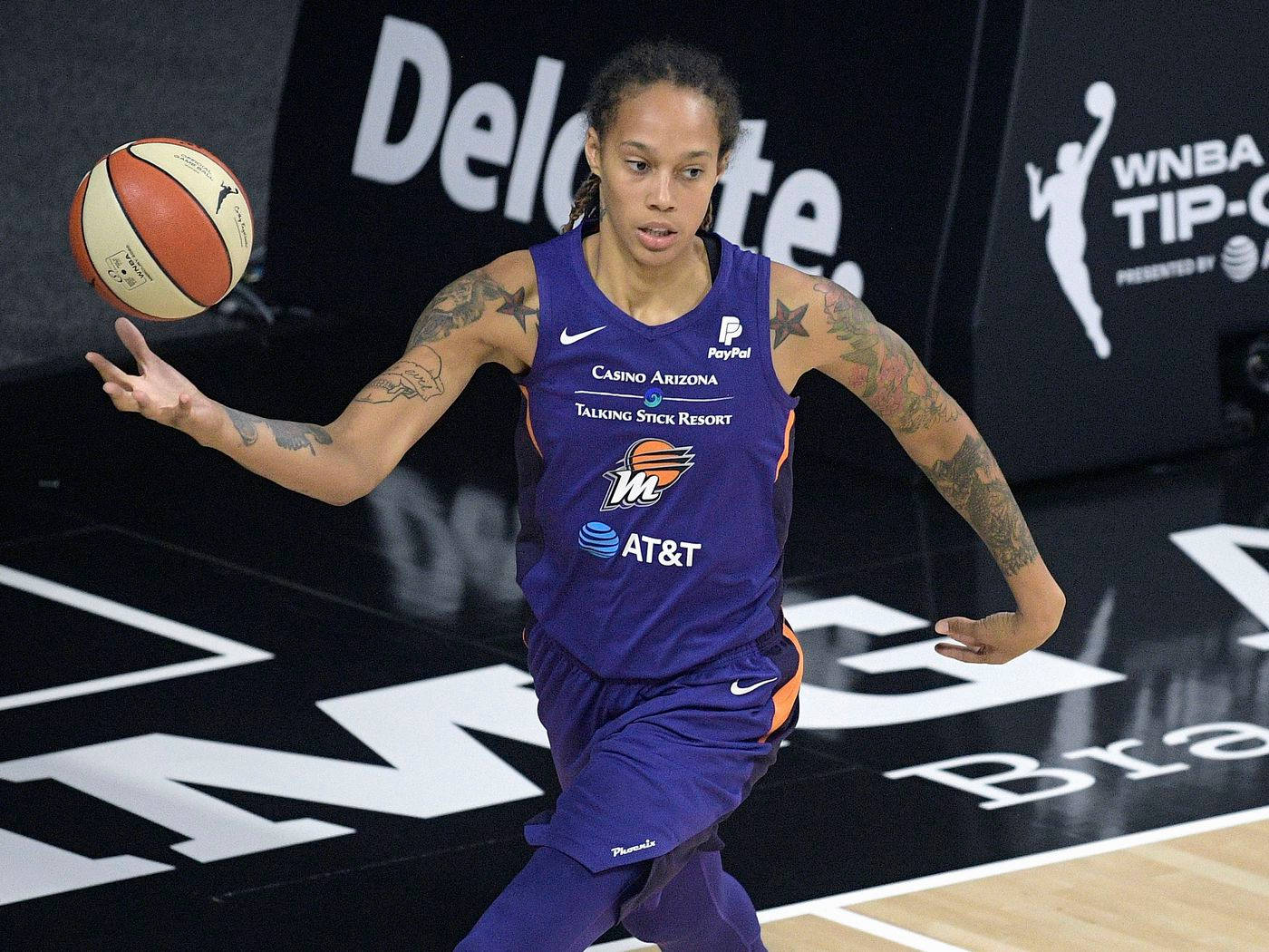 Brittney Griner Tossing Ball Wallpaper