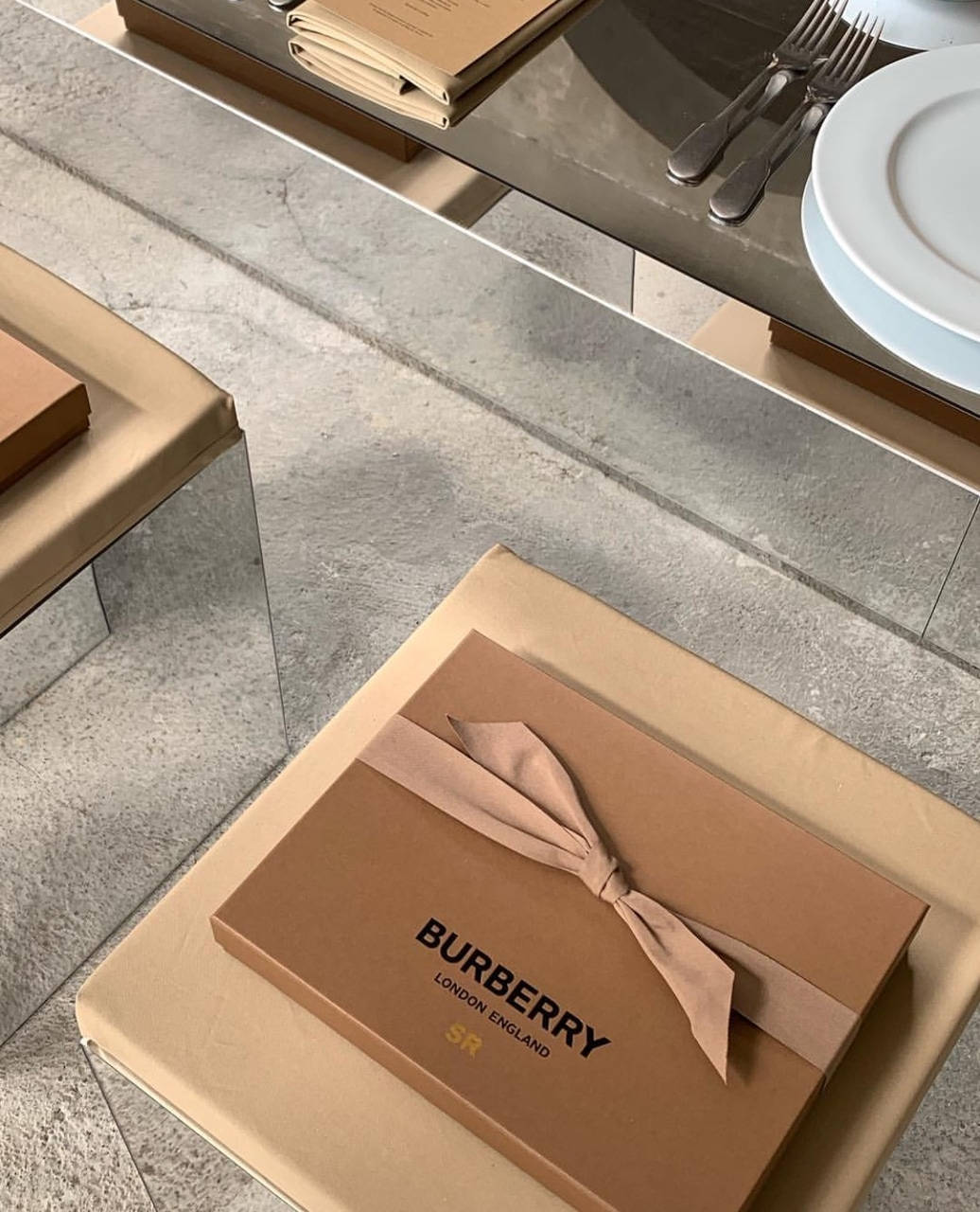 Burberry Gift Box Wallpaper