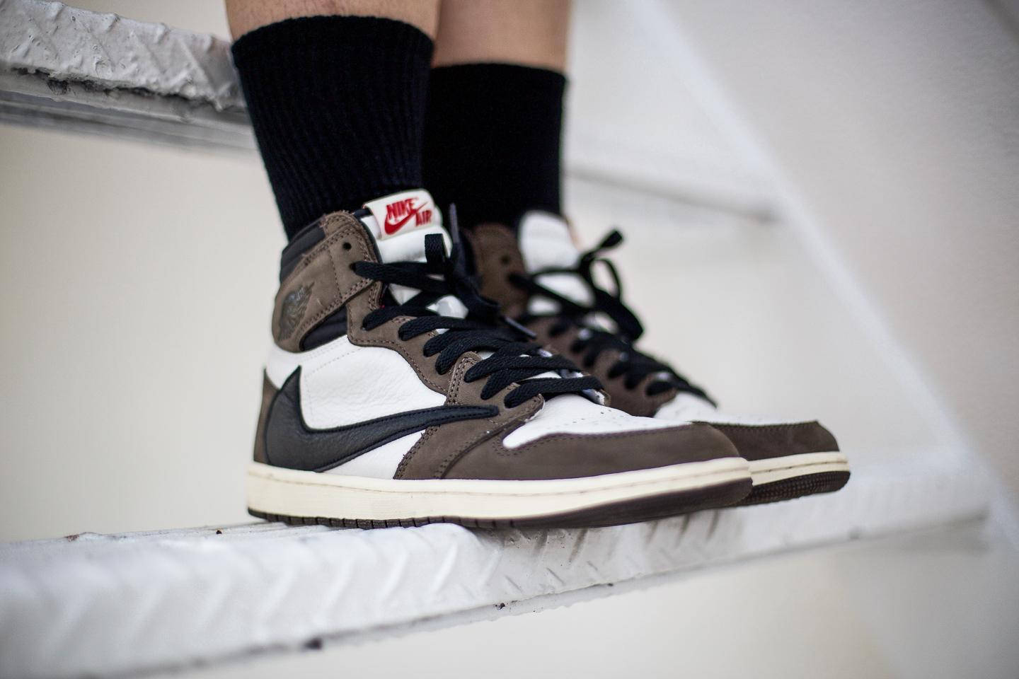 Cactus Jack Travis Scott Jordan 1 On Stairs Wallpaper