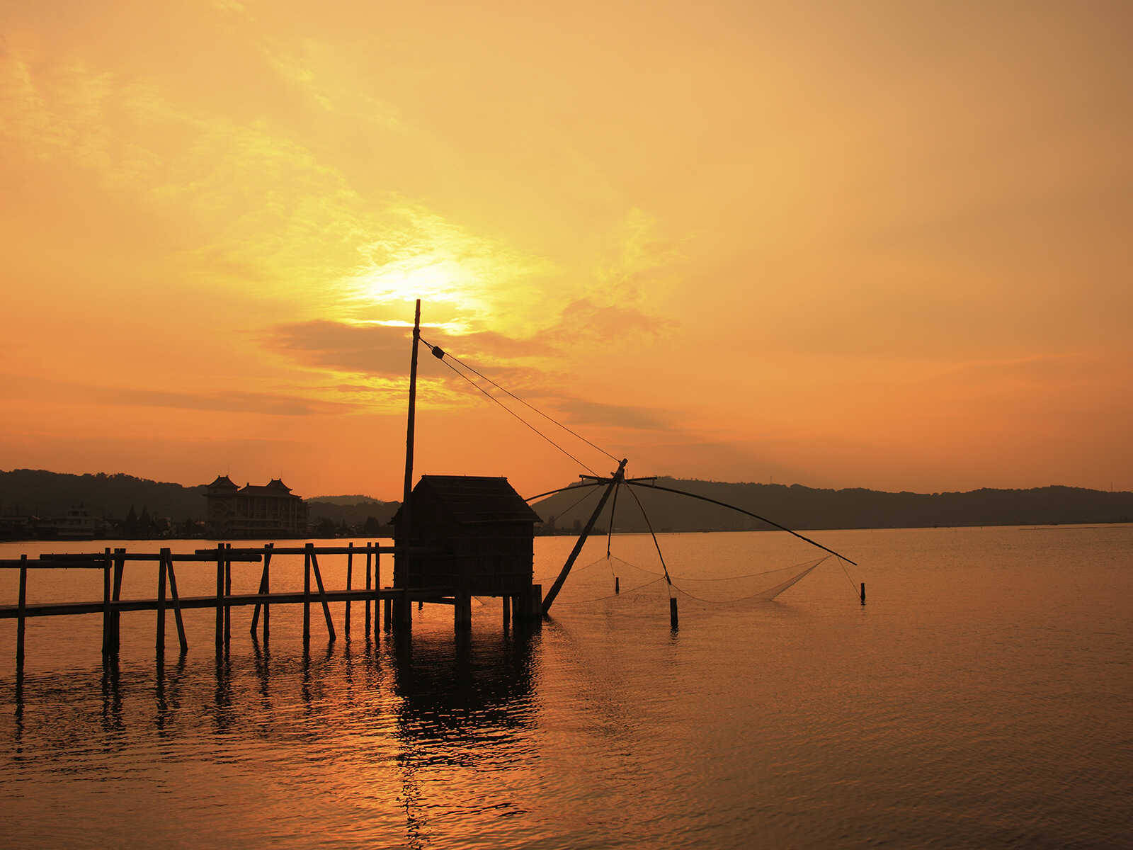 Calm Lake Togo Wallpaper