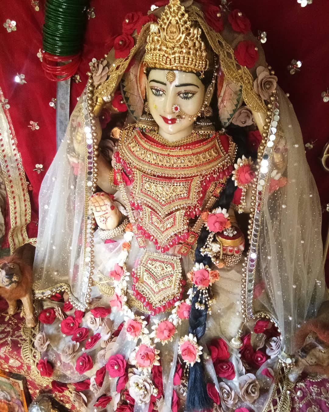 Caption: Divine Statue Of Santoshi Maa Wallpaper