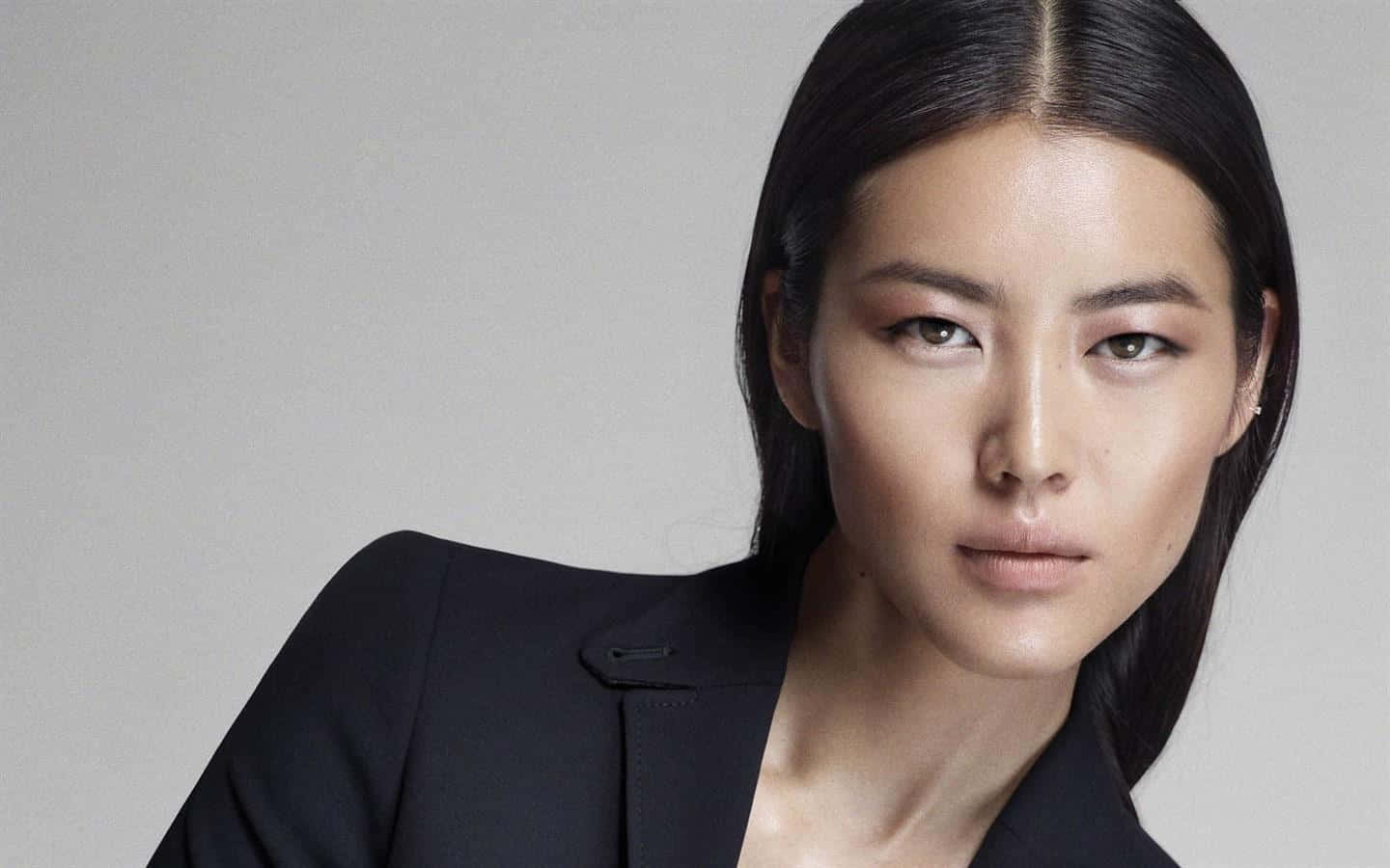 Caption: Liu Wen In A Chic Style Wallpaper