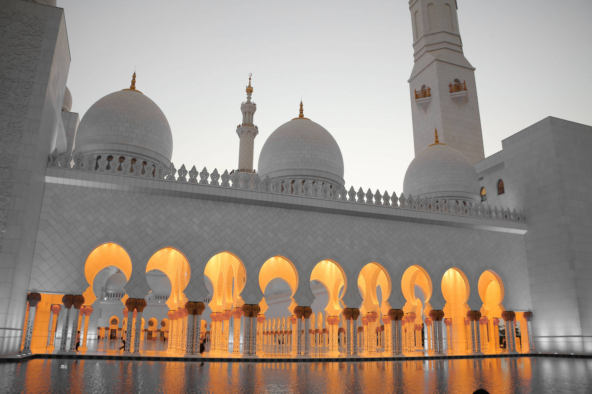 Caption: Majestic Beauty Of Sheikh Zayed Mosque Wallpaper