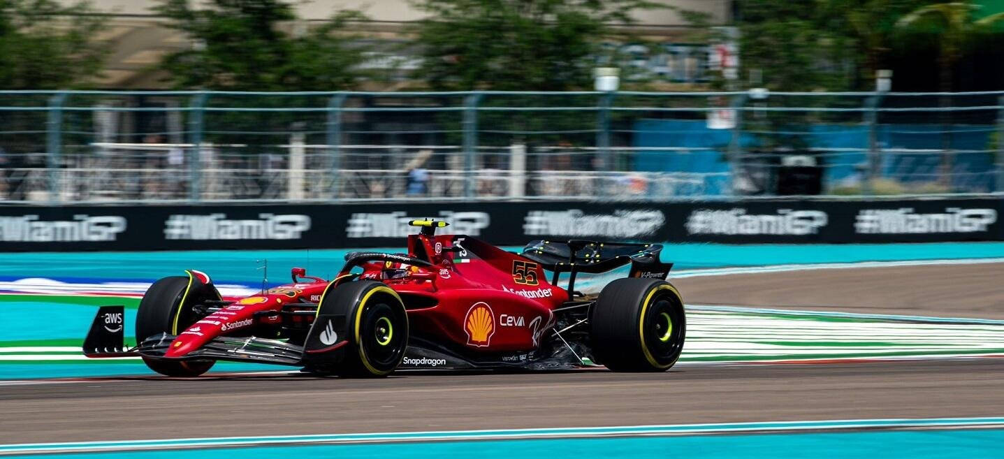 Carlos Sainz Jr. Racing In Miami Grand Prix Wallpaper