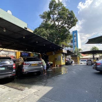 Cars Parking In A Car Wash Wallpaper