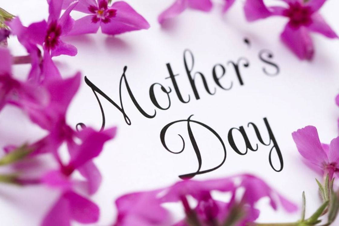 Celebrate And Honor The Special Bond With Your Mom This Mothers Day Wallpaper