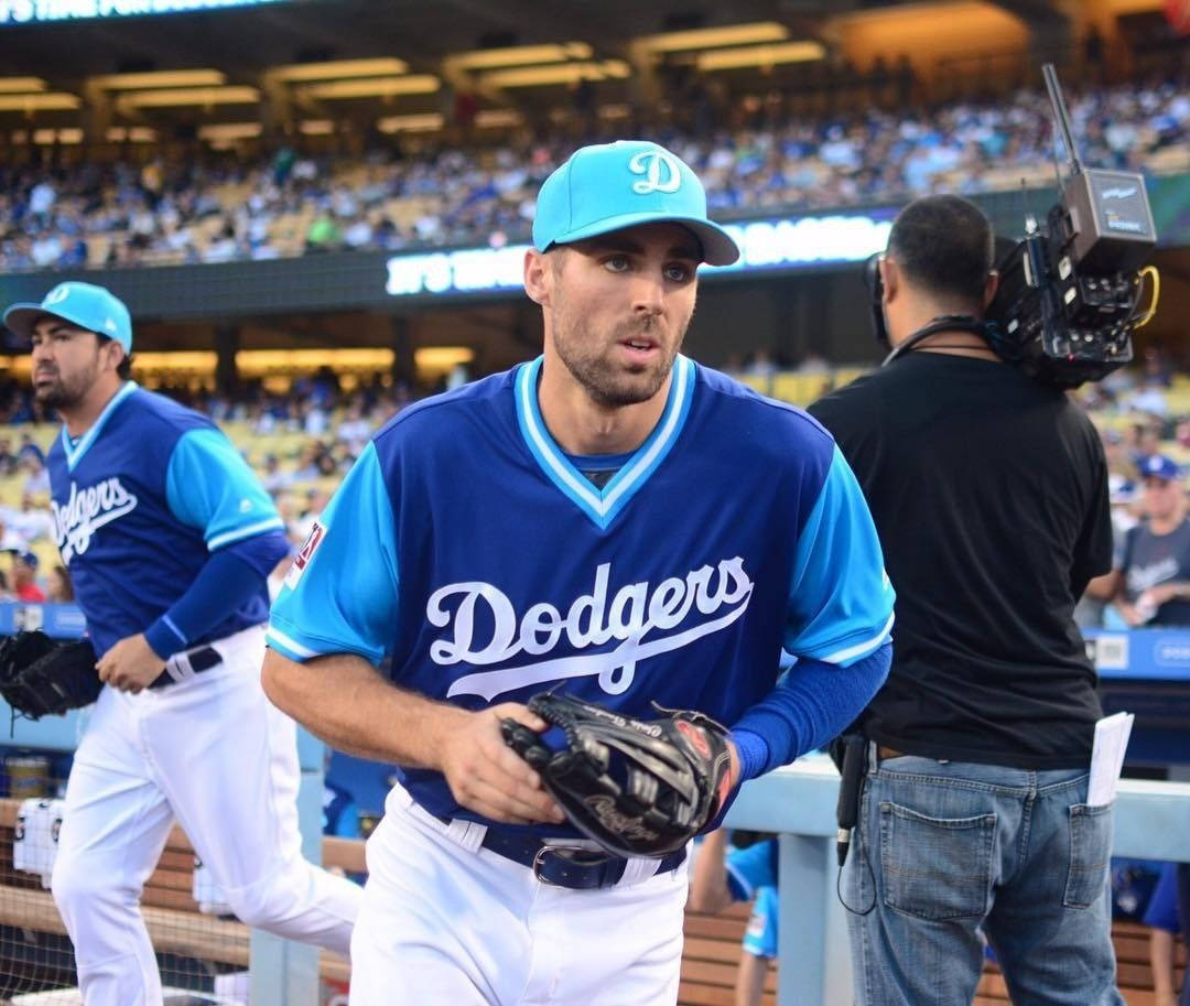 Chris Taylor Running With Glove Wallpaper