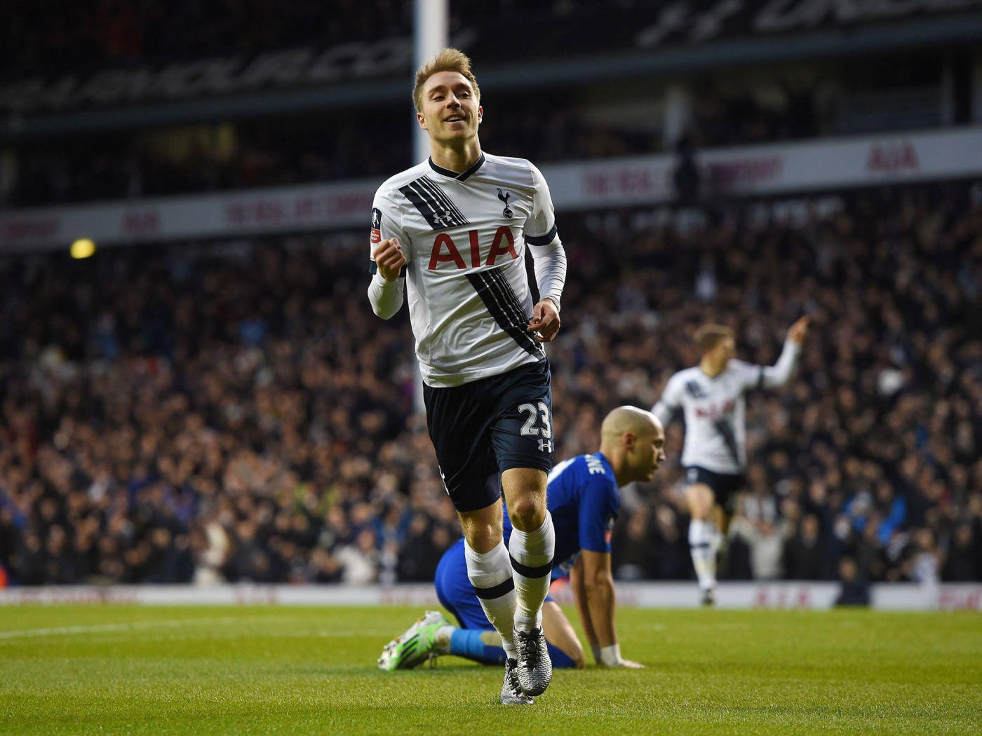 Christian Eriksen Jogging Towards The Camera Wallpaper