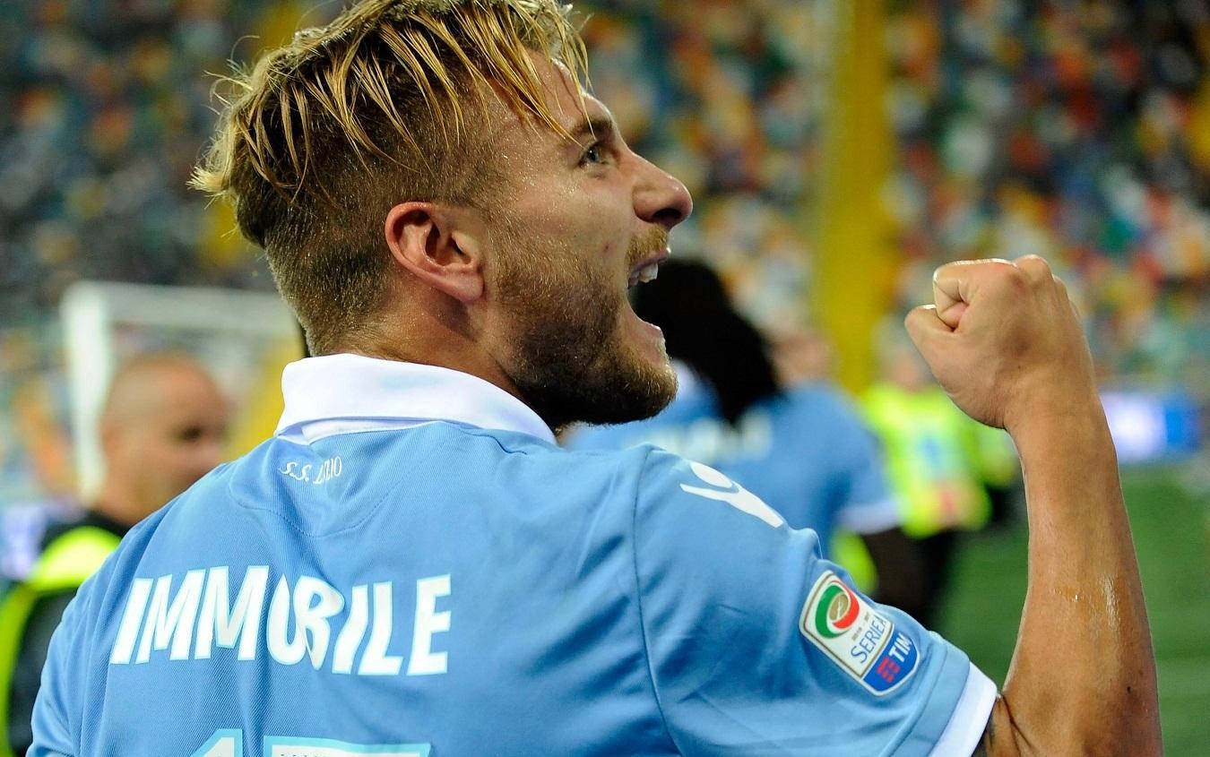 Ciro Immobile In Action - Timing A Perfect Strike Wallpaper