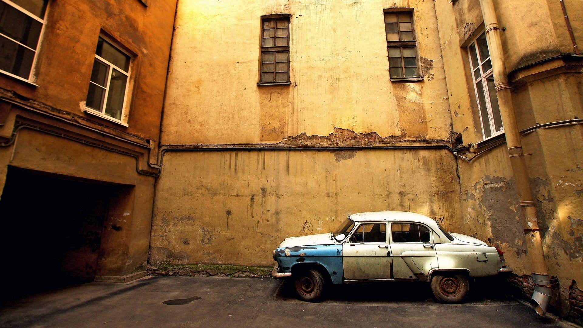 Classic Old Rusty Car Wallpaper