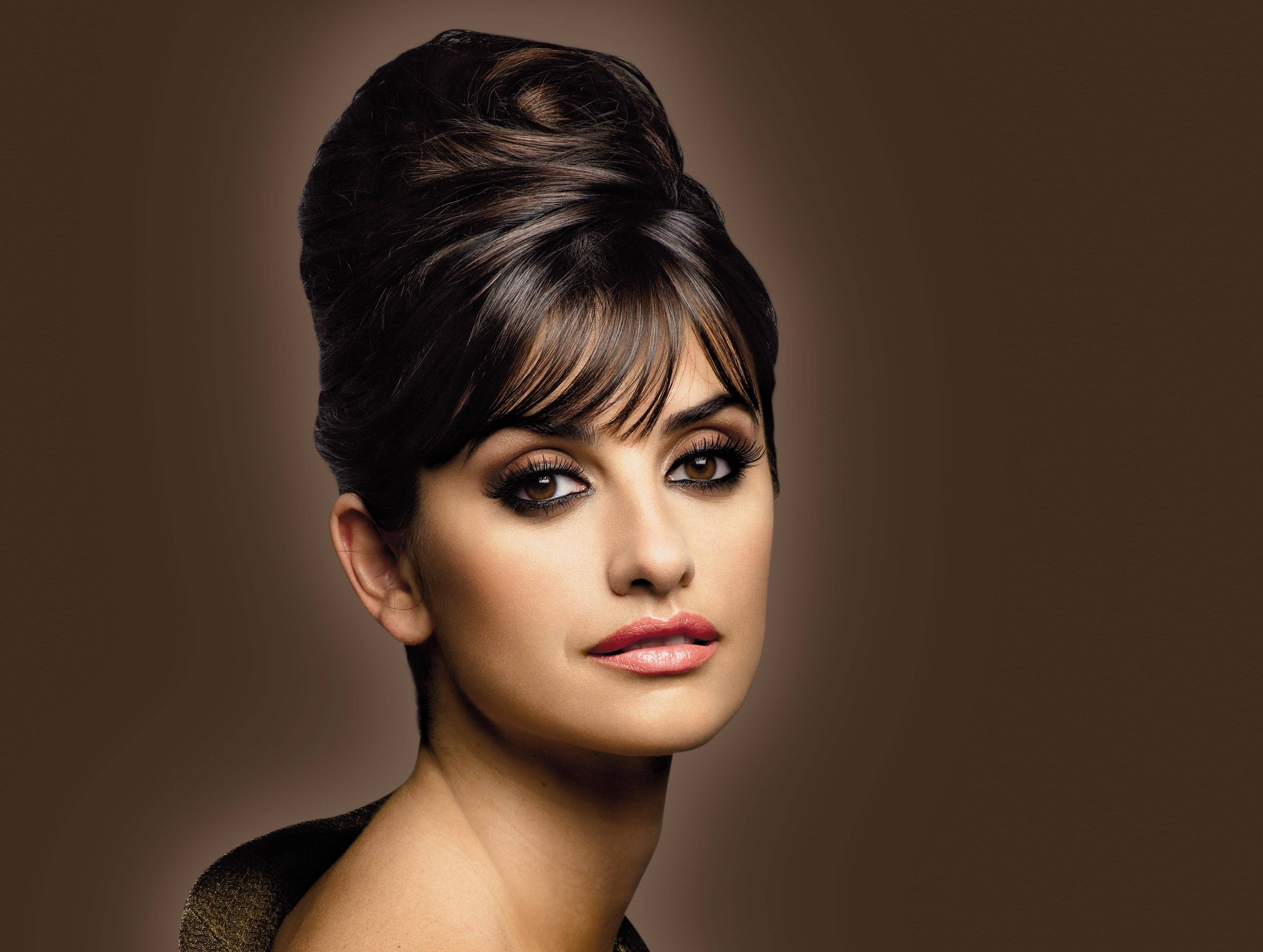 Classy Penelope Cruz 4k Portrait Wallpaper