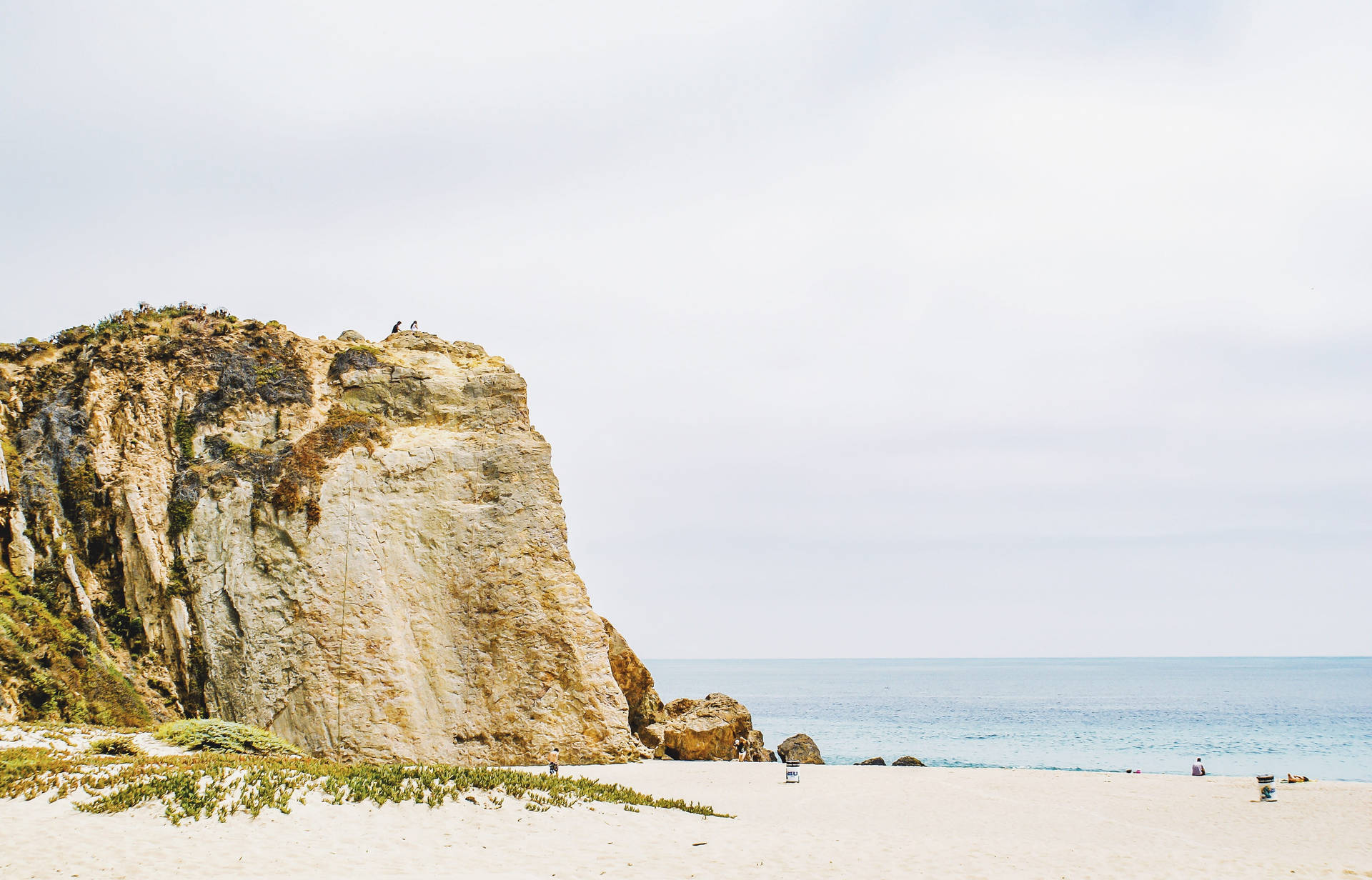 Cliff On Malibu Beach Aesthetic Desktop Wallpaper